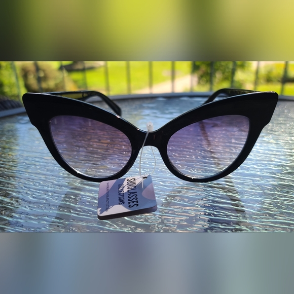 Sunglasses - Picture 1 of 4